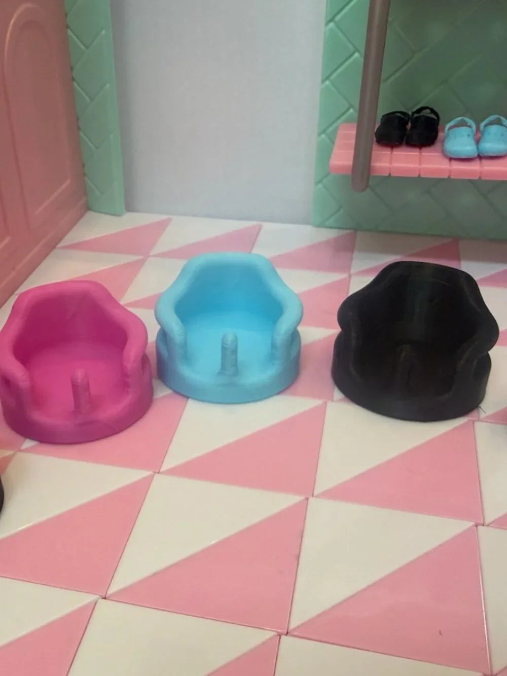 Bumbo Baby Seat for Mini Dolls | Mini ZURU Accessory - Set of 1 Pink Color